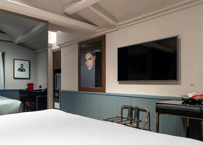 The Glam Boutique Hotel & Apt